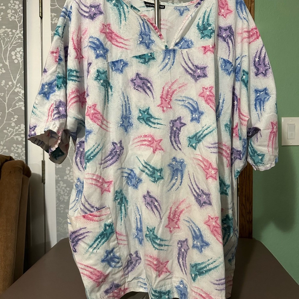 Colorful Star Print Scrub Top